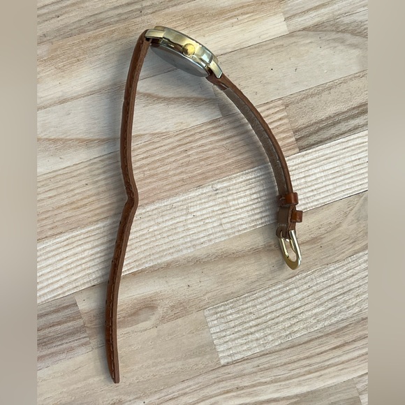 Timex Indiglo Ladies Watch Genuine Leather Strap White Dial Gold Case - Picture 7 of 12